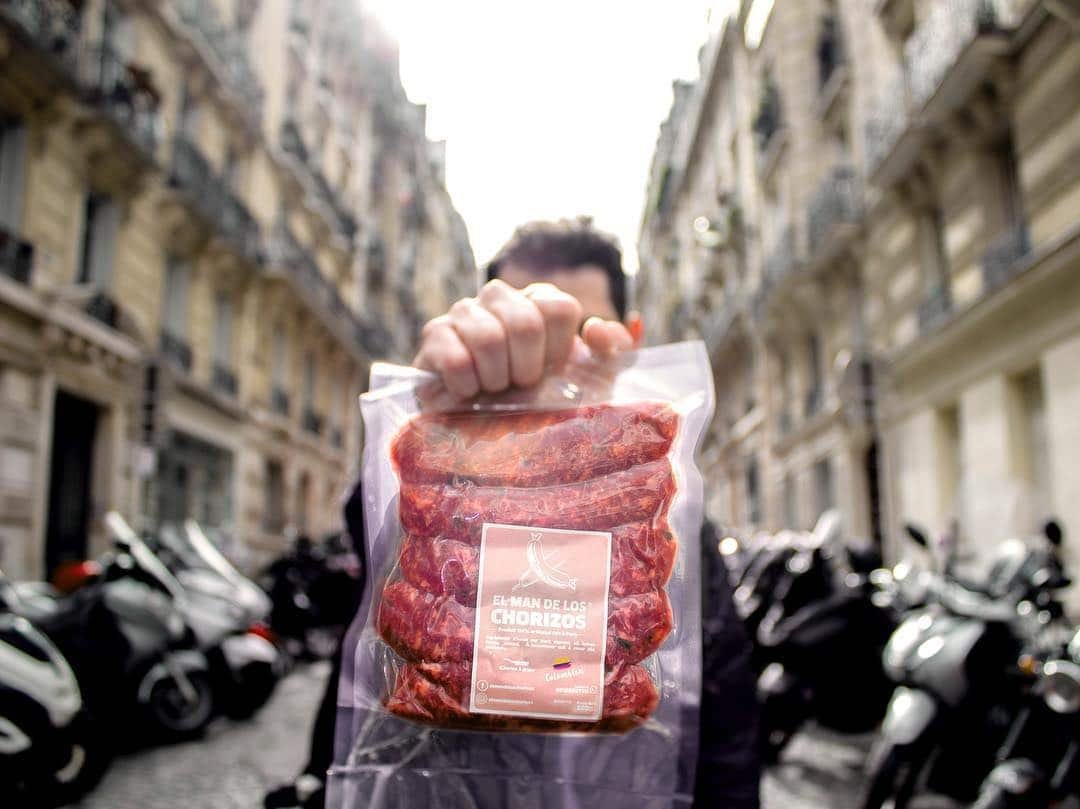 Featured image for “Conozcan al colombiano más popular de París: el man de los chorizos”