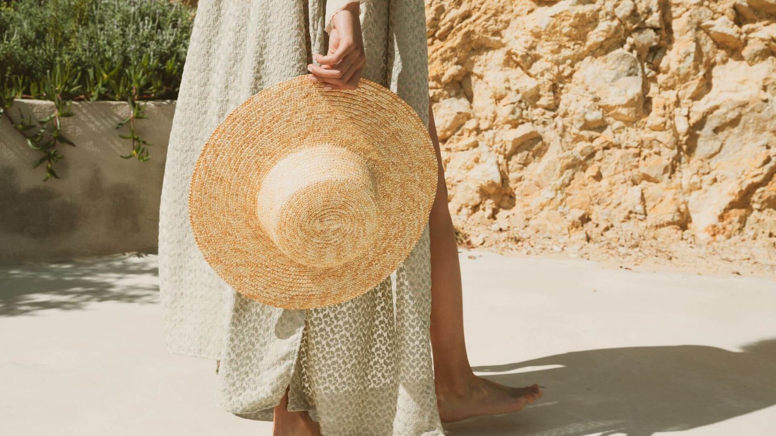 Consejos de verano: imagen de mujer en la playa