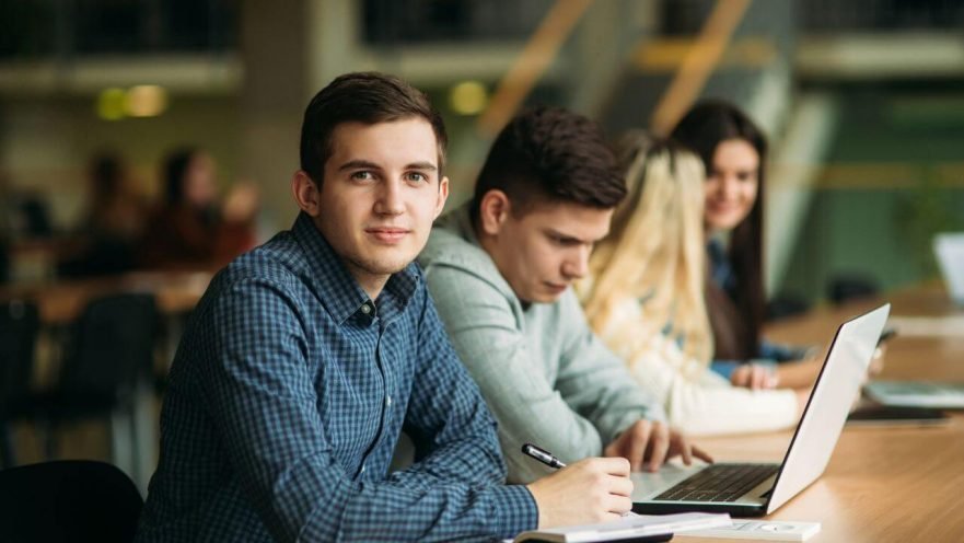 becas para estudiantes hispanos en USA