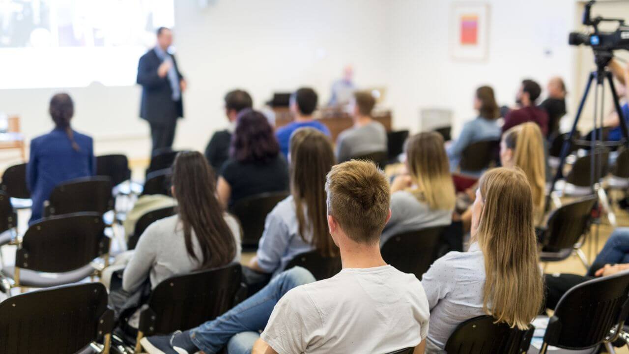 colombianos en el exterior - jovenes universitarios